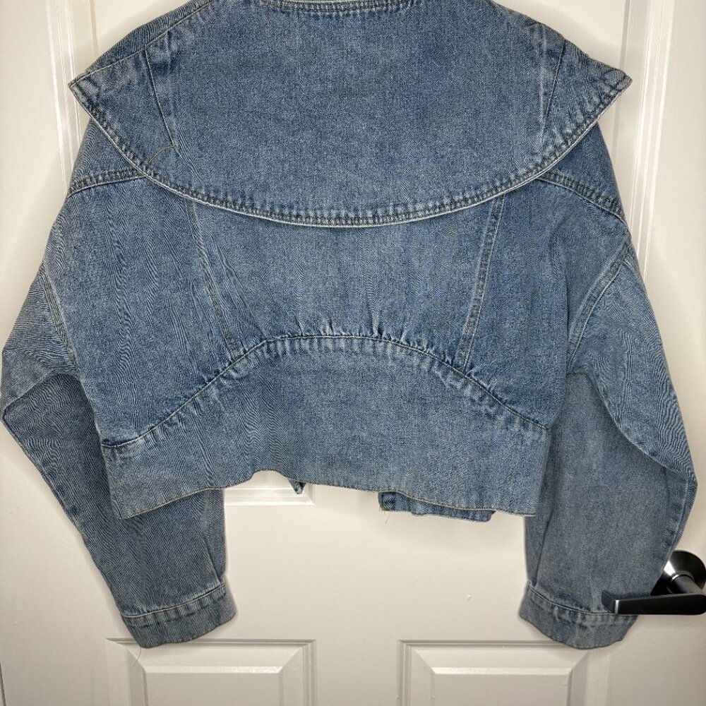 Bold Bib Collar Blue Jean Jacket – Trendy Cropped Cut - Picture 5 of 15